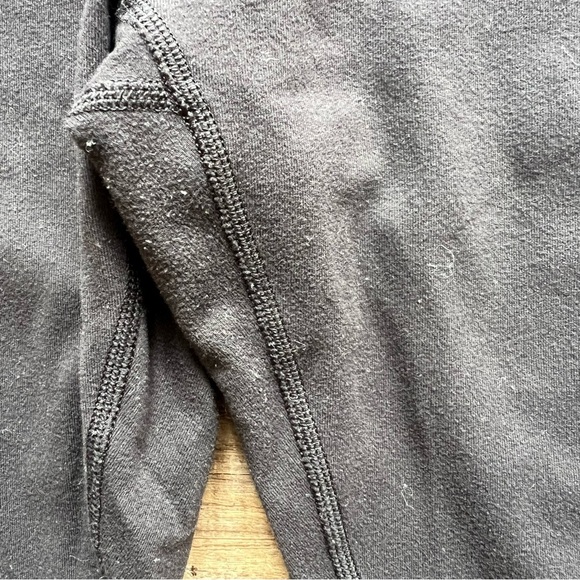 Lululemon Women's Black Cropped Leggings Size 4 GUC - Picture 3 of 9